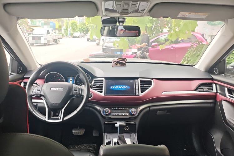 Used Haval H6 Coupe 2018 Red-Label 1.5T Automatic Two-Wheel Drive Ultra-Luxury Model Center Console