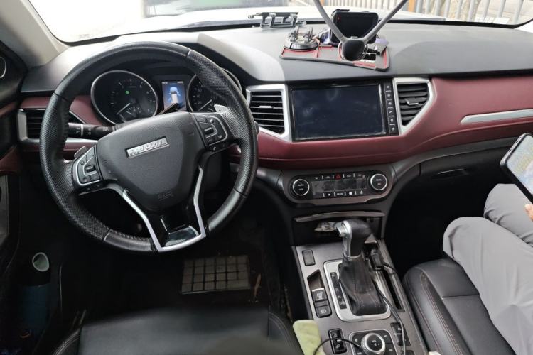 Used Haval H6 Coupe 2018 Red-Label 1.5T Automatic Two-Wheel Drive Ultra-Luxury Model Center Console