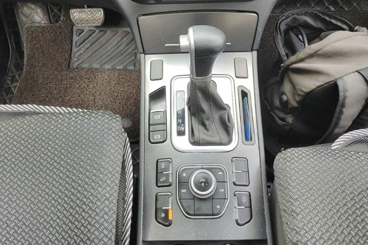 Used Haval H6 Coupe 2018 Red-Label 1.5T Automatic Two-Wheel Drive Luxury Model Gear Lever