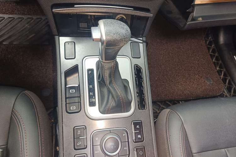 Used Haval H6 Coupe 2018 Red-Label 1.5T Automatic Two-Wheel Drive Ultra-Luxury Model Gear Lever