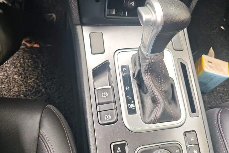 Used Haval H6 Coupe 2018 Red-Label 1.5T Automatic Two-Wheel Drive Ultra-Luxury Model Gear Lever