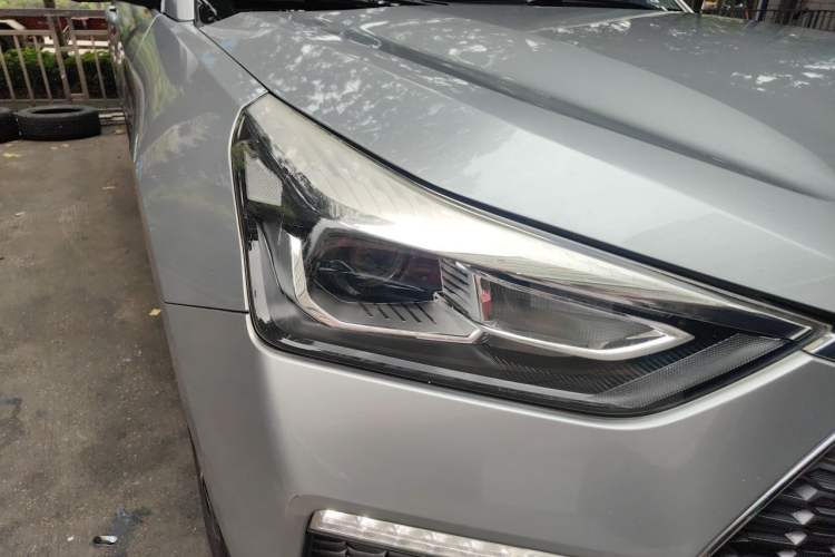 Used Haval H6 Coupe 2018 Red-Label 1.5T Automatic Two-Wheel Drive Ultra-Luxury Model Right Front Headlight