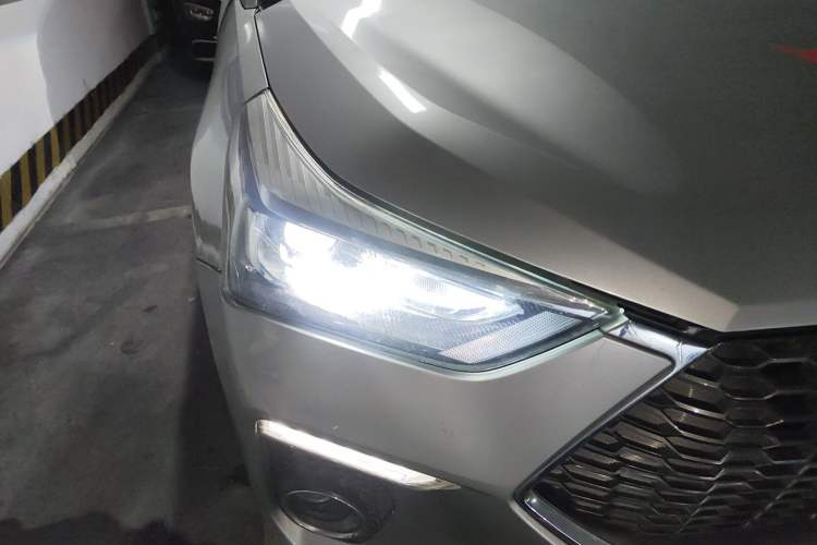 Used Haval H6 Coupe 2018 Red-Label 1.5T Automatic Two-Wheel Drive Ultra-Luxury Model Right Front Headlight