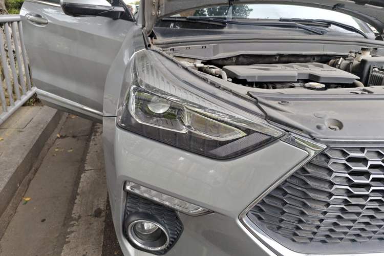 Used Haval H6 Coupe 2018 Red-Label 1.5T Automatic Two-Wheel Drive Ultra-Luxury Model Right Front Headlight