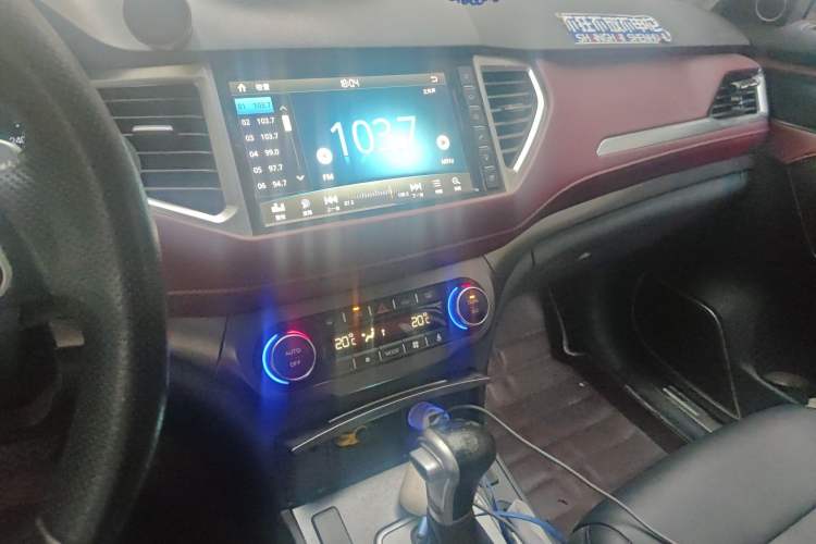 Used Haval H6 Coupe 2018 Red-Label 1.5T Automatic Two-Wheel Drive Ultra-Luxury Model Audio And AC Panel