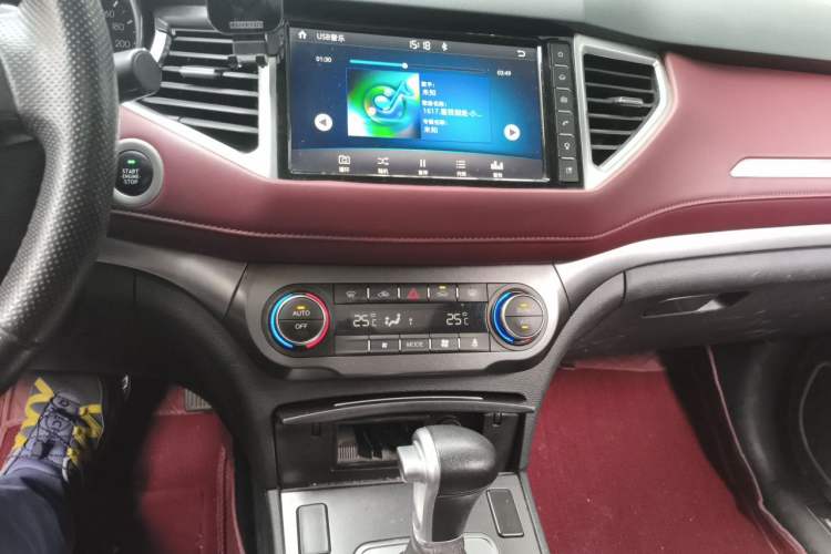 Used Haval H6 Coupe 2018 Red-Label 1.5T Automatic Two-Wheel Drive Ultra-Luxury Model Audio And AC Panel