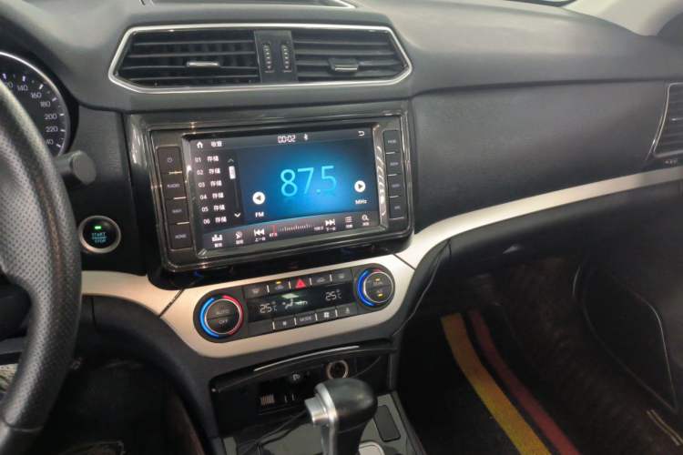 Used Haval H6 Coupe 2018 Blue Label 1.5T Automatic Two-Wheel Drive Ultra-Luxury Model Audio And AC Panel