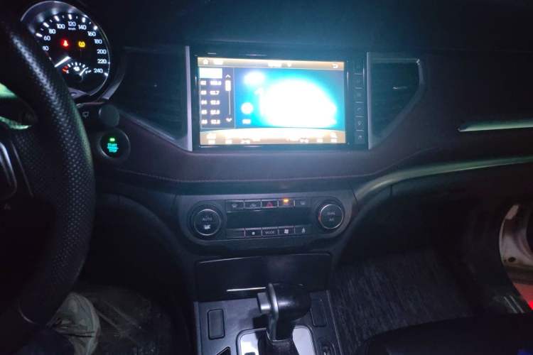 Used Haval H6 Coupe 2018 Red-Label 1.5T Automatic Two-Wheel Drive Ultra-Luxury Model Audio And AC Panel