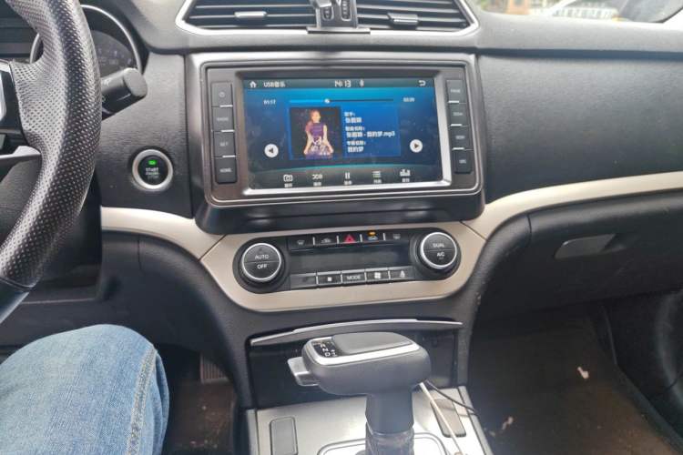 Used Haval H6 Coupe 2018 Blue Label 1.5T Automatic Two-Wheel Drive Luxury Model Audio And AC Panel