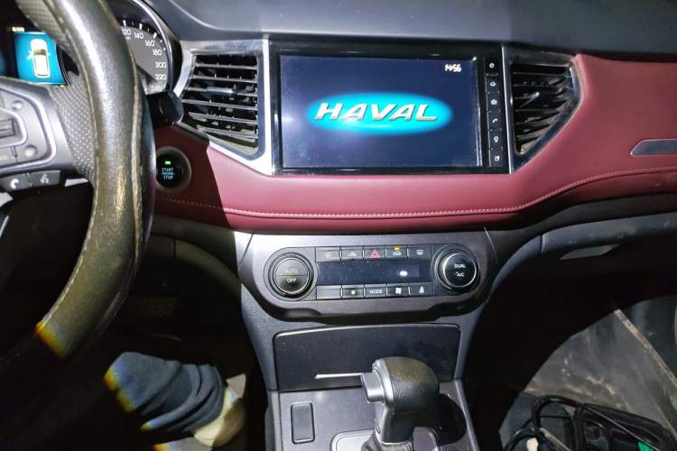 Used Haval H6 Coupe 2018 Red-Label 1.5T Automatic Two-Wheel Drive Ultra-Luxury Model Audio And AC Panel