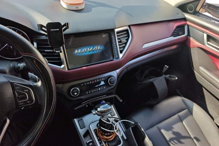 Used Haval H6 Coupe 2018 Red-Label 1.5T Automatic Two-Wheel Drive Ultra-Luxury Model Audio And AC Panel