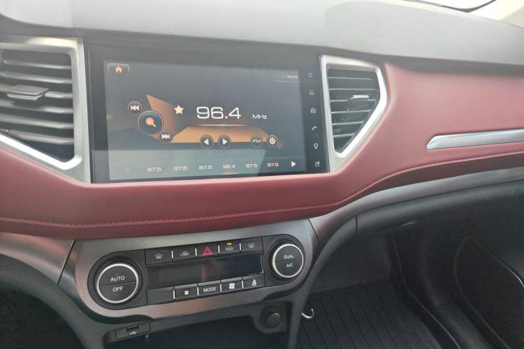 Used Haval H6 Coupe 2018 Red-Label 1.5T Automatic Two-Wheel Drive Luxury Model Audio And AC Panel