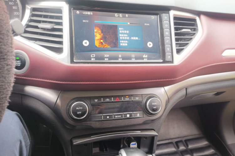 Used Haval H6 Coupe 2018 Red-Label 1.5T Automatic Two-Wheel Drive Ultra-Luxury Model Audio And AC Panel