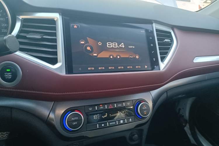 Used Haval H6 Coupe 2018 Red-Label 1.5T Automatic Two-Wheel Drive Luxury Model Audio And AC Panel