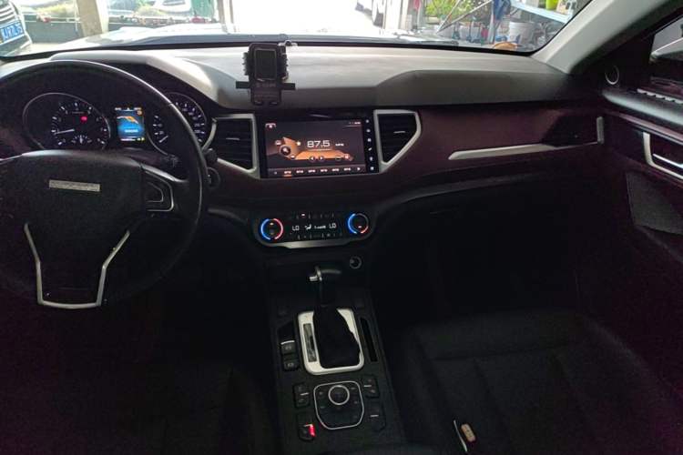 Used Haval H6 Coupe 2018 Red-Label 1.5T Automatic Two-Wheel Drive Ultra-Luxury Model Audio And AC Panel