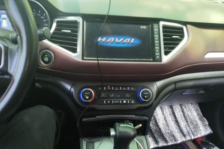 Used Haval H6 Coupe 2018 Red-Label 1.5T Automatic Two-Wheel Drive Ultra-Luxury Model Audio And AC Panel