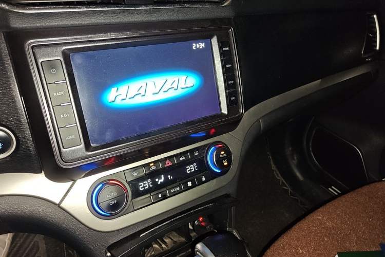 Used Haval H6 Coupe 2018 Blue Label 1.5T Automatic Two-Wheel Drive Ultra-Luxury Model Audio And AC Panel