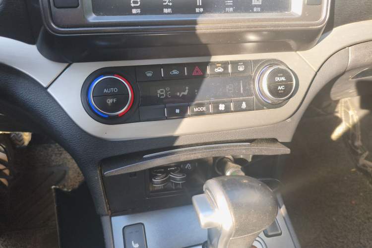 Used Haval H6 Coupe 2018 Blue Label 1.5T Automatic Two-Wheel Drive Ultra-Luxury Model Audio And AC Panel