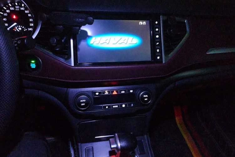 Used Haval H6 Coupe 2018 Red-Label 1.5T Automatic Two-Wheel Drive Ultra-Luxury Model Audio And AC Panel