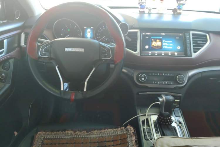 Used Haval H6 Coupe 2018 Red-Label 1.5T Automatic Two-Wheel Drive Ultra-Luxury Model Center Console