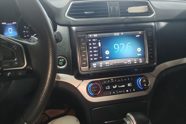 Used Haval H6 Coupe 2018 Blue Label 1.5T Automatic Two-Wheel Drive Ultra-Luxury Model Center Console