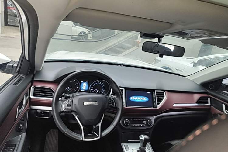 Used Haval H6 Coupe 2018 Red-Label 1.5T Automatic Two-Wheel Drive Ultra-Luxury Model Center Console