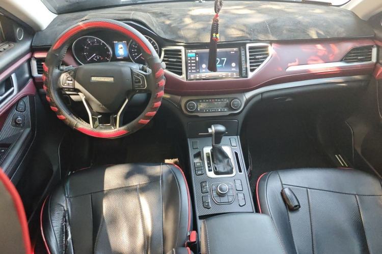 Used Haval H6 Coupe 2018 Red-Label 1.5T Automatic Two-Wheel Drive Luxury Model Center Console