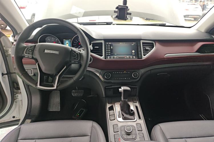 Used Haval H6 Coupe 2018 Red-Label 1.5T Automatic Two-Wheel Drive Ultra-Luxury Model Center Console