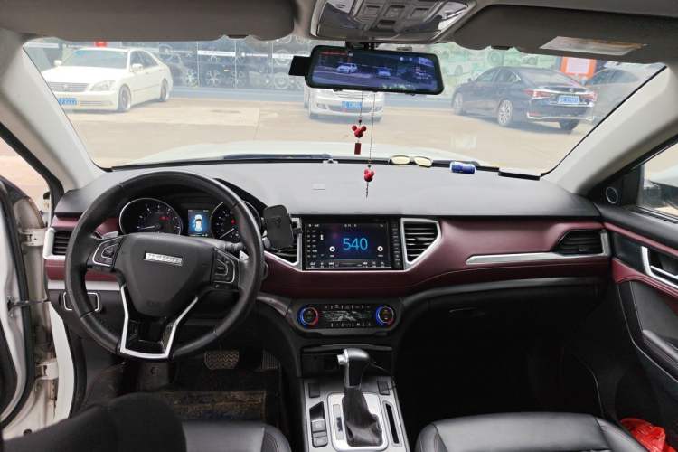 Used Haval H6 Coupe 2018 Red-Label 1.5T Automatic Two-Wheel Drive Luxury Model Center Console