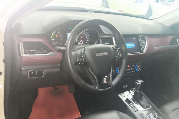 Used Haval H6 Coupe 2018 Red-Label 1.5T Automatic Two-Wheel Drive Luxury Model Center Console