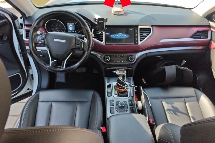Used Haval H6 Coupe 2018 Red-Label 1.5T Automatic Two-Wheel Drive Ultra-Luxury Model Center Console
