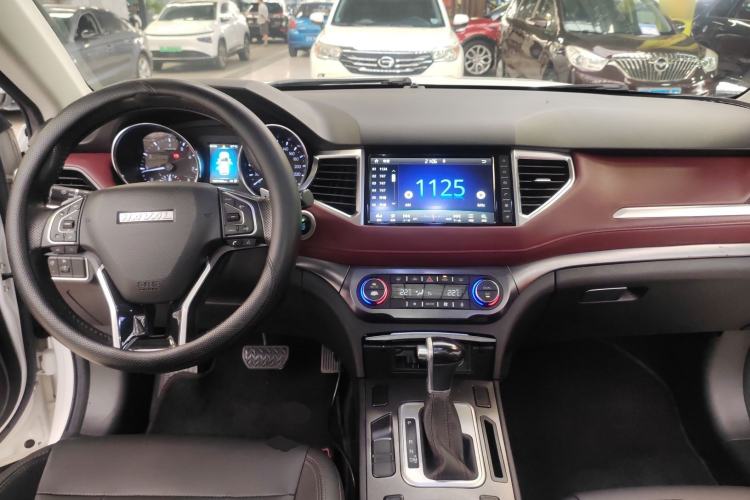 Used Haval H6 Coupe 2018 Red-Label 1.5T Automatic Two-Wheel Drive Luxury Model Center Console