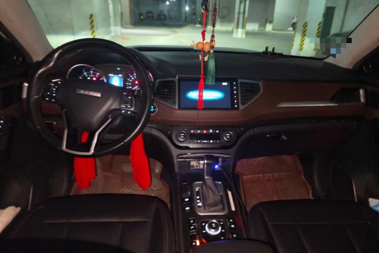 Used Haval H6 Coupe 2018 Red-Label 1.5T Automatic Two-Wheel Drive Ultra-Luxury Model Center Console