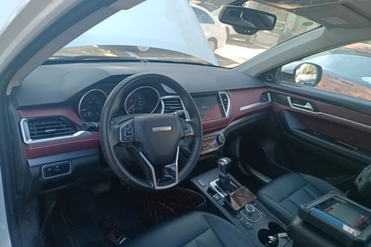 Used Haval H6 Coupe 2018 Red-Label 1.5T Automatic Two-Wheel Drive Luxury Model Center Console