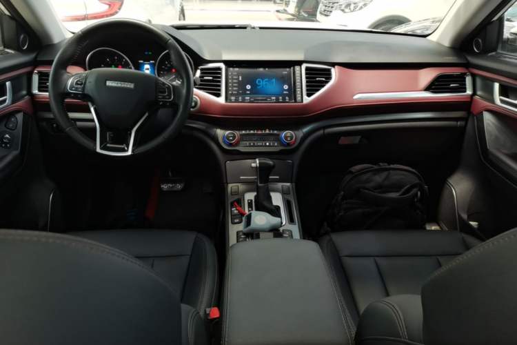 Used Haval H6 Coupe 2018 Red-Label 1.5T Automatic Two-Wheel Drive Ultra-Luxury Model Center Console