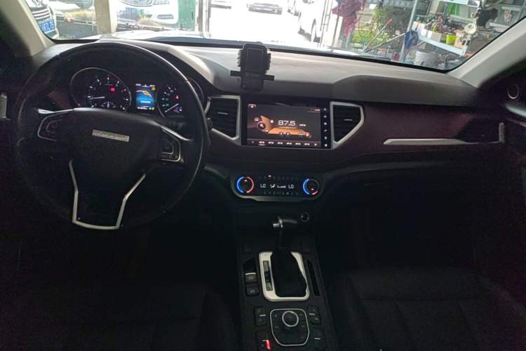 Used Haval H6 Coupe 2018 Red-Label 1.5T Automatic Two-Wheel Drive Ultra-Luxury Model Center Console