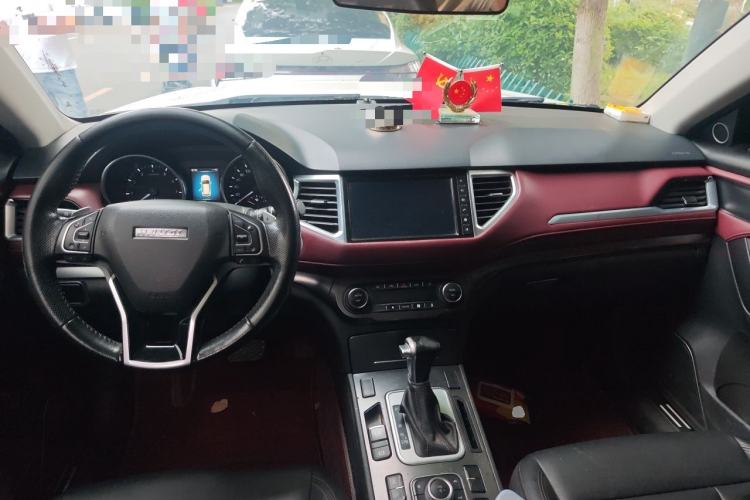 Used Haval H6 Coupe 2018 Red-Label 1.5T Automatic Two-Wheel Drive Luxury Model Center Console