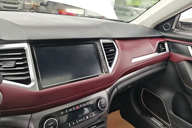Used Haval H6 Coupe 2018 Red-Label 1.5T Automatic Two-Wheel Drive Ultra-Luxury Model Center Console