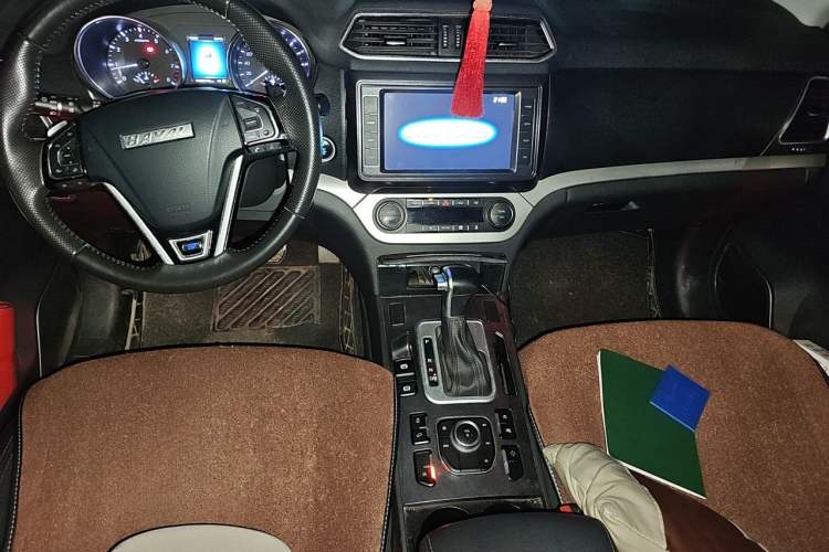 Used Haval H6 Coupe 2018 Blue Label 1.5T Automatic Two-Wheel Drive Ultra-Luxury Model Center Console