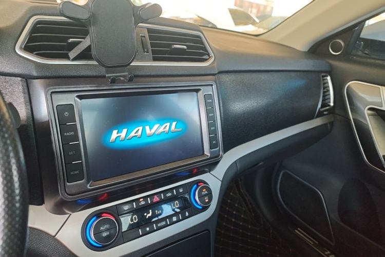 Used Haval H6 Coupe 2018 Blue Label 1.5T Automatic Two-Wheel Drive Luxury Model Center Console