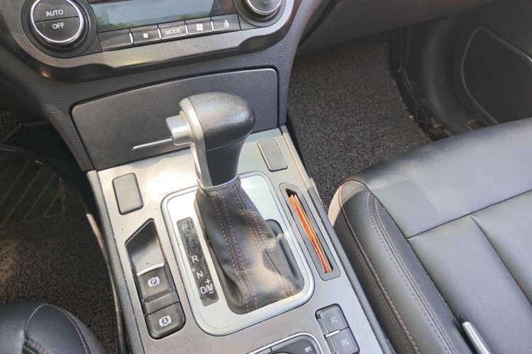 Used Haval H6 Coupe 2018 Red-Label 1.5T Automatic Two-Wheel Drive Ultra-Luxury Model Gear Lever