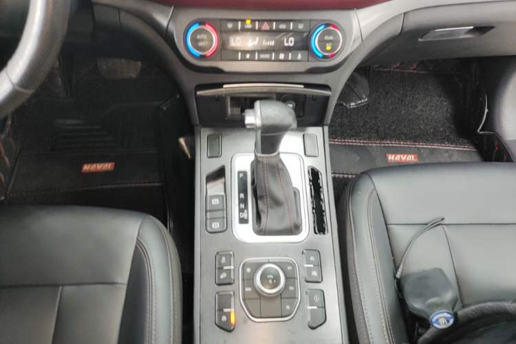 Used Haval H6 Coupe 2018 Red-Label 1.5T Automatic Two-Wheel Drive Ultra-Luxury Model Gear Lever