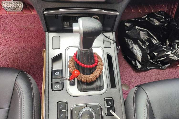 Used Haval H6 Coupe 2018 Red-Label 1.5T Automatic Two-Wheel Drive Ultra-Luxury Model Gear Lever