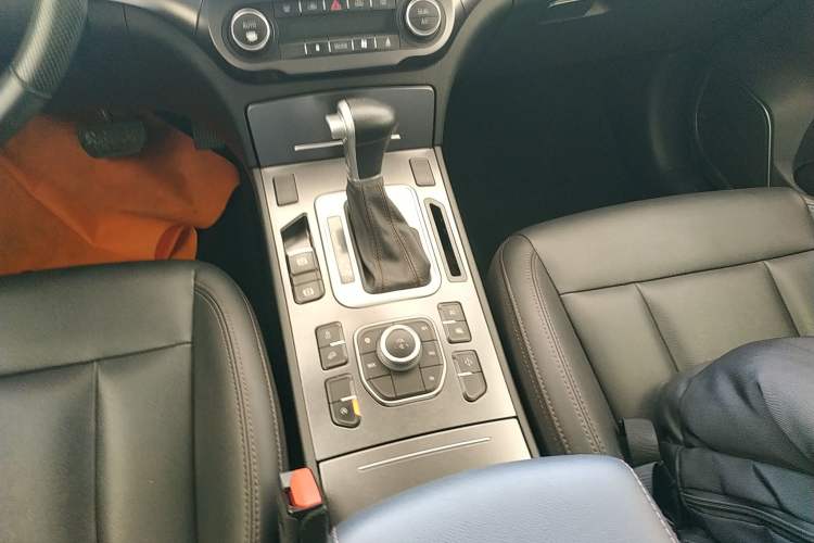Used Haval H6 Coupe 2018 Red-Label 1.5T Automatic Two-Wheel Drive Ultra-Luxury Model Gear Lever