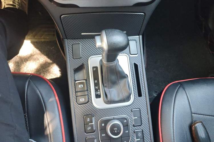 Used Haval H6 Coupe 2018 Red-Label 1.5T Automatic Two-Wheel Drive Luxury Model Gear Lever