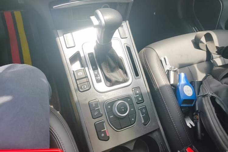 Used Haval H6 Coupe 2018 Red-Label 1.5T Automatic Two-Wheel Drive Ultra-Luxury Model Gear Lever