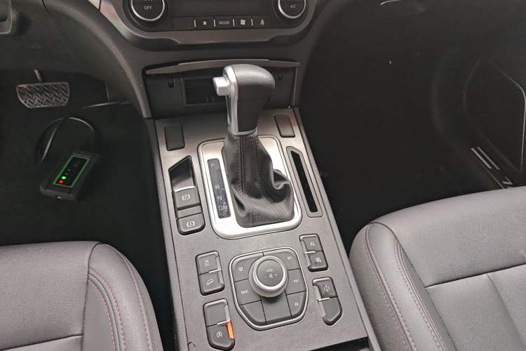 Used Haval H6 Coupe 2018 Red-Label 1.5T Automatic Two-Wheel Drive Ultra-Luxury Model Gear Lever