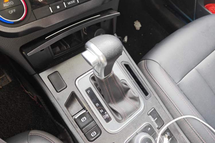 Used Haval H6 Coupe 2018 Red-Label 1.5T Automatic Two-Wheel Drive Luxury Model Gear Lever