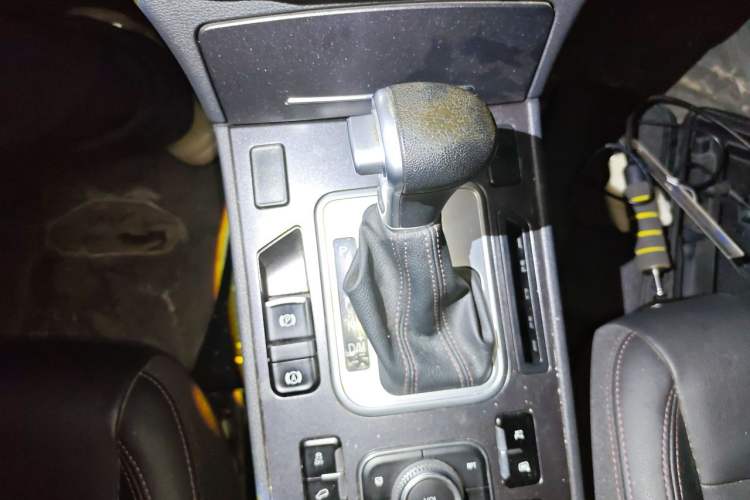 Used Haval H6 Coupe 2018 Red-Label 1.5T Automatic Two-Wheel Drive Ultra-Luxury Model Gear Lever