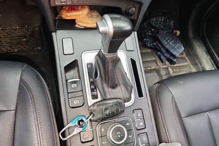 Used Haval H6 Coupe 2018 Red-Label 1.5T Automatic Two-Wheel Drive Ultra-Luxury Model Gear Lever